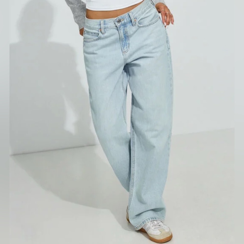 Low rise baggy jeans